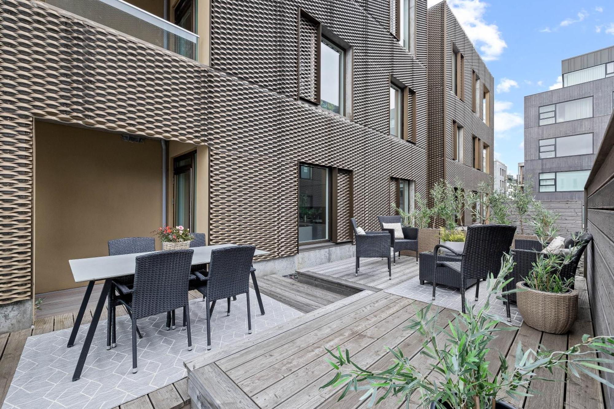 Vibrant Hafnatorg I Spacious Property With Expansive Garage Рейкьявик Экстерьер фото