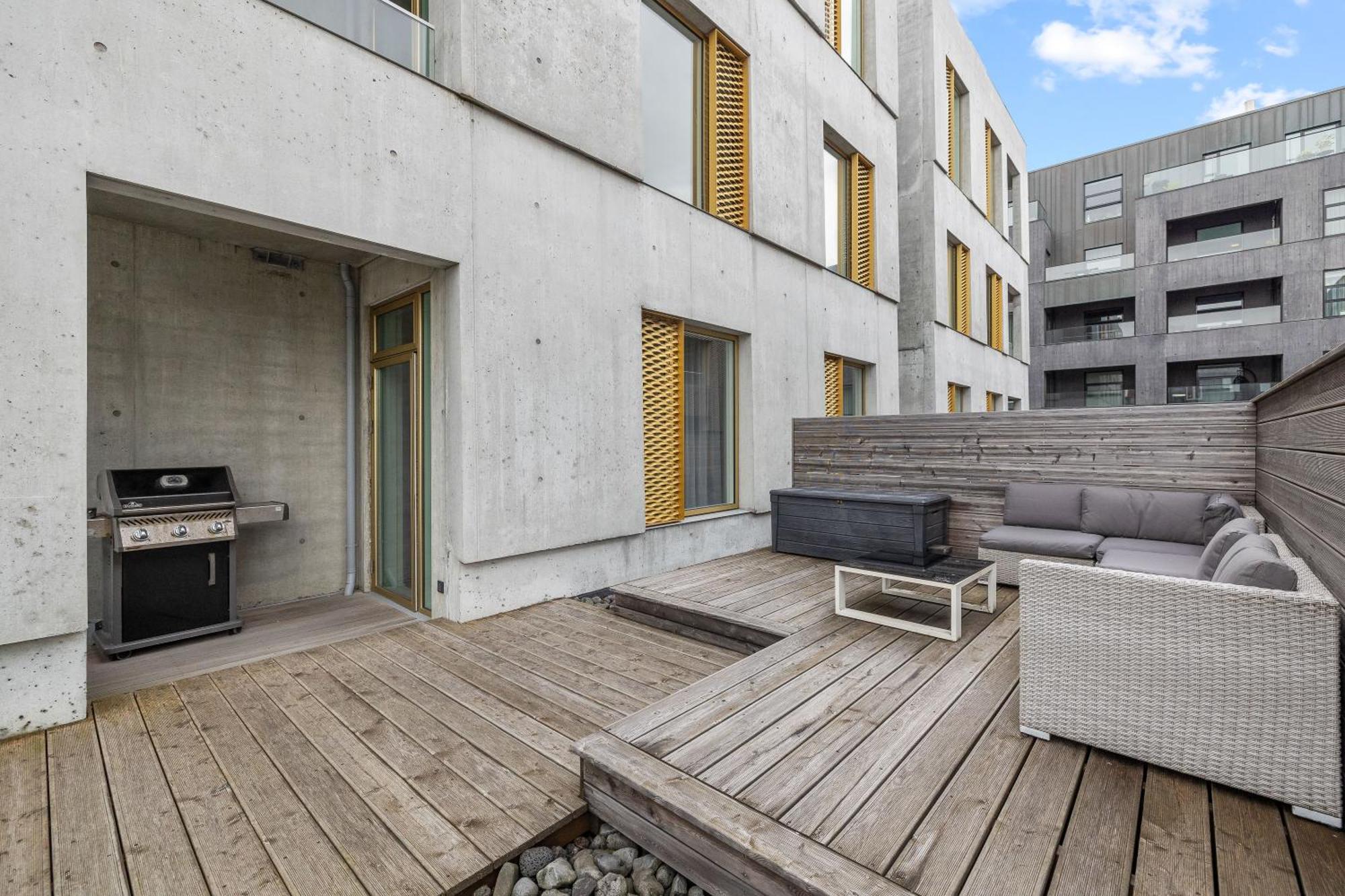Vibrant Hafnatorg I Spacious Property With Expansive Garage Рейкьявик Экстерьер фото