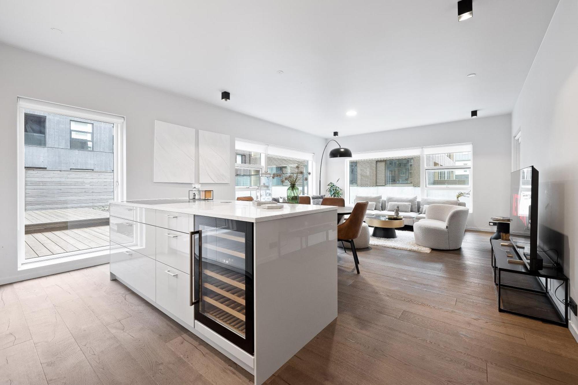 Vibrant Hafnatorg I Spacious Property With Expansive Garage Рейкьявик Экстерьер фото