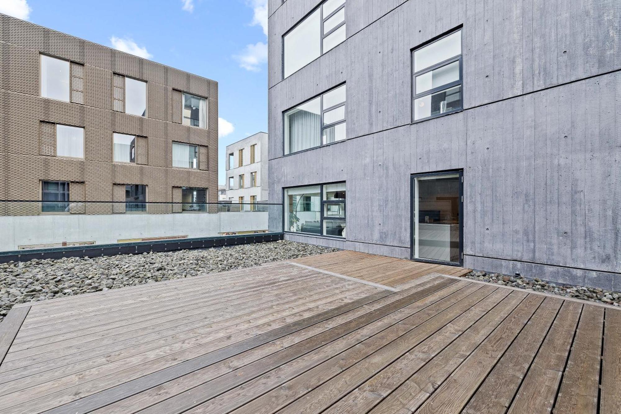 Vibrant Hafnatorg I Spacious Property With Expansive Garage Рейкьявик Экстерьер фото