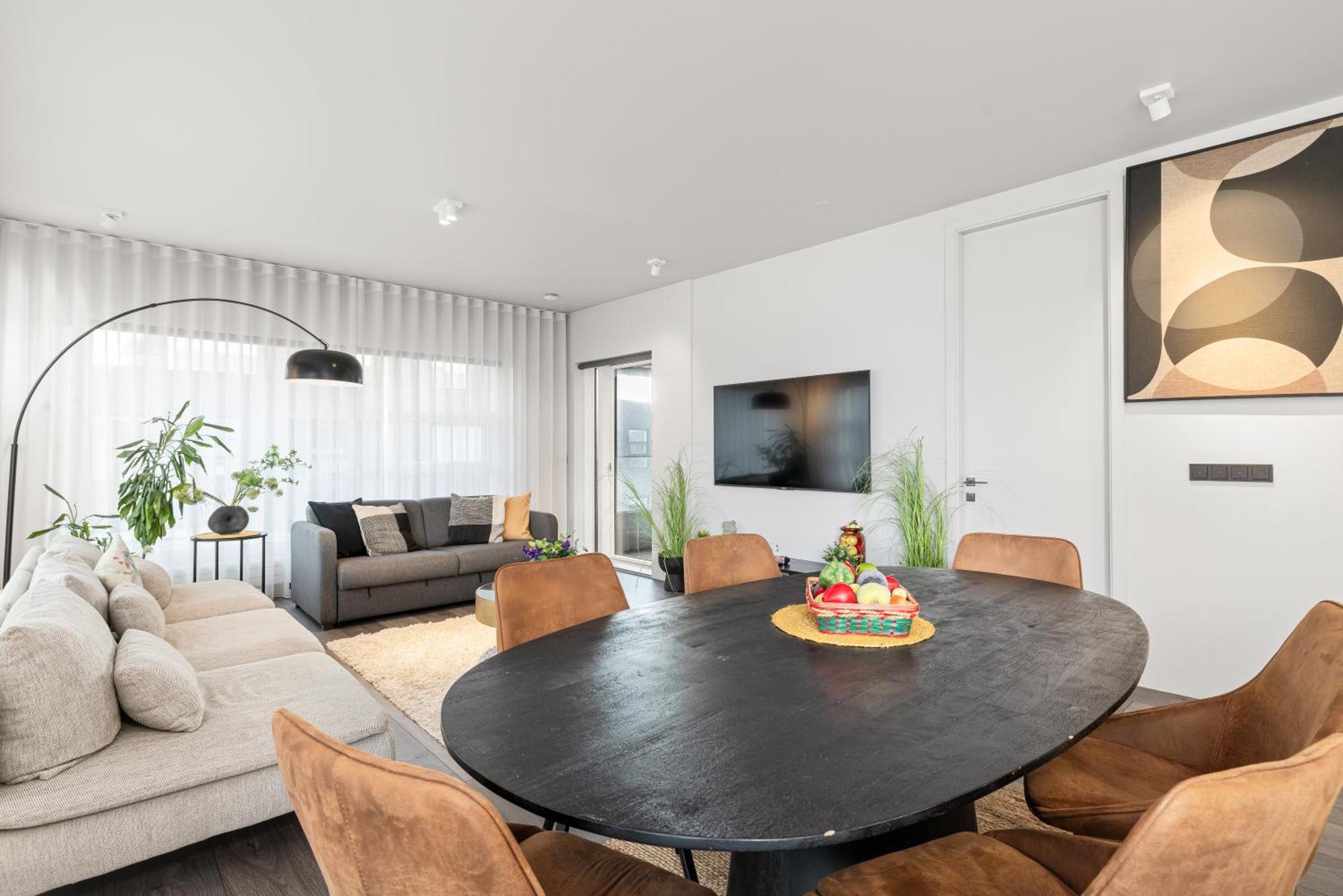 Vibrant Hafnatorg I Spacious Property With Expansive Garage Рейкьявик Экстерьер фото